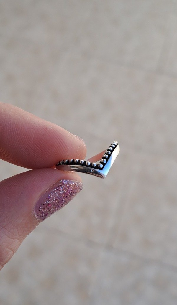 Producto - Anillo de Plata Midi Regulable en V con puntitos grueso