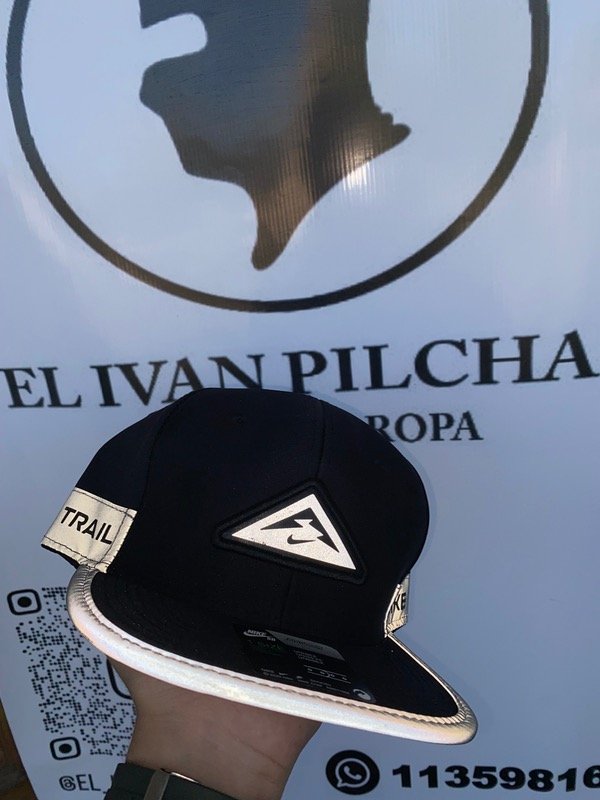 Producto - Gorra Nike réflex