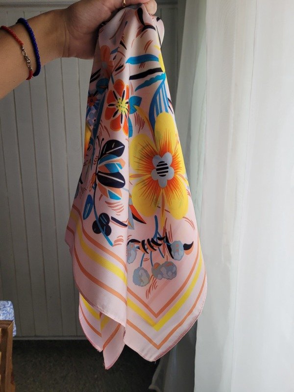 Producto - Pañuelo cuadrado Lore 70x70