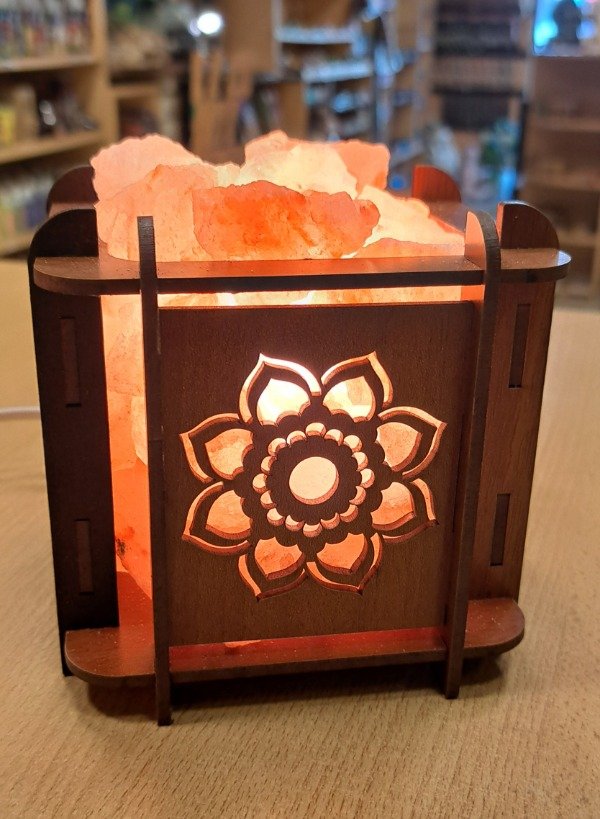 Producto - Lampara de Sal canasta MDF  cuadrada baja completa