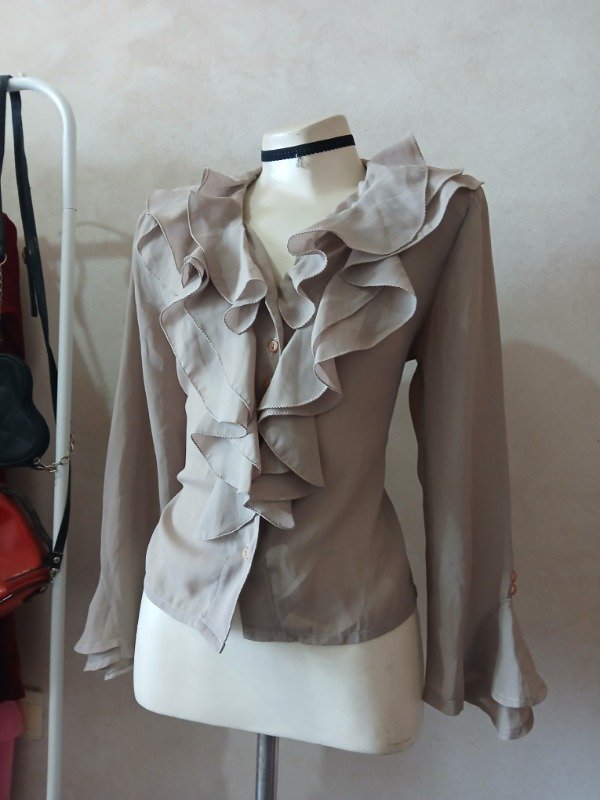 Producto - Blusa beige volados