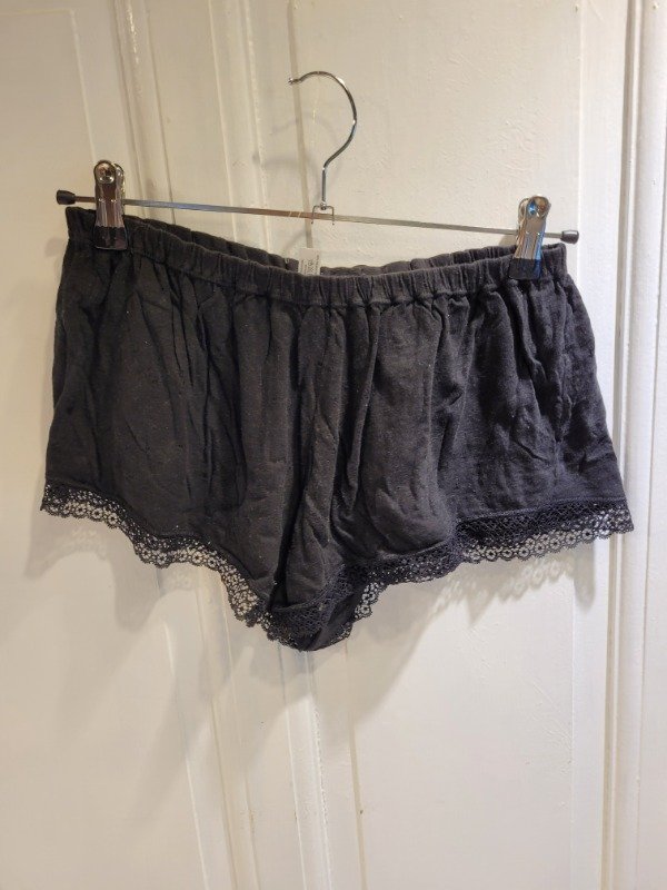 Producto - Pijama TODO SOBRE MI negro calado Talle 2 - PRECIO: 24X - 3