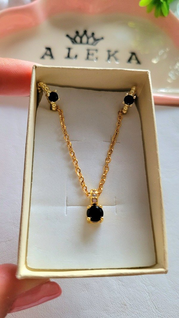Producto - Conjunto dije y aros cubic redondo negro con strass de acero dorado - 1