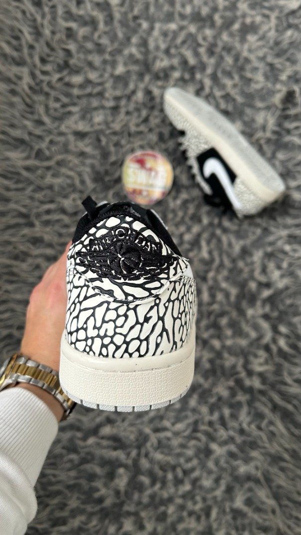 Producto - JORDAN RETRO 1 LOW ELEPHANT PRINT - 2