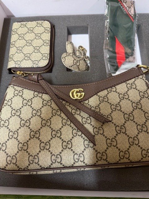 Producto - Set GG cartera tarjetero  y pañuelo