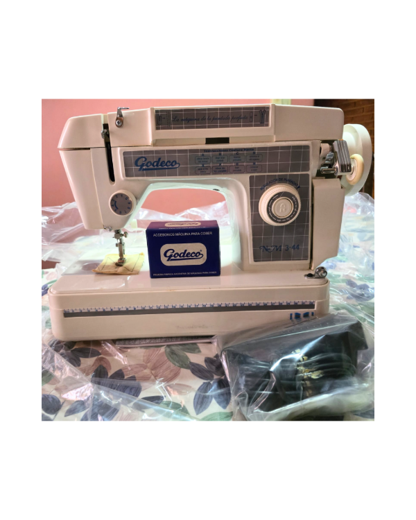 Producto - Máquina de coser y bordar Godeco Nm 3-44 / Sin uso