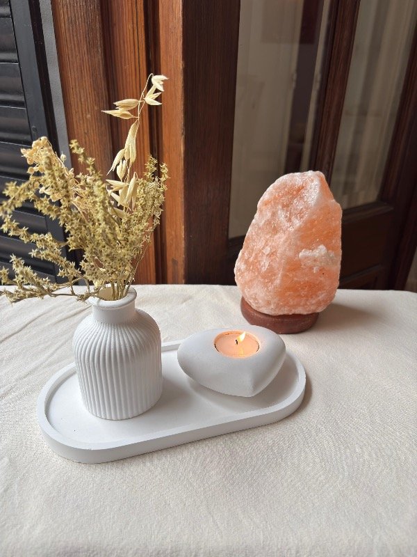 Producto - Florero de yeso rayado + ramito de regalo