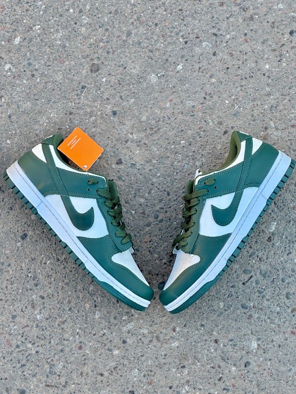 Producto - NIKE SB VARSITY