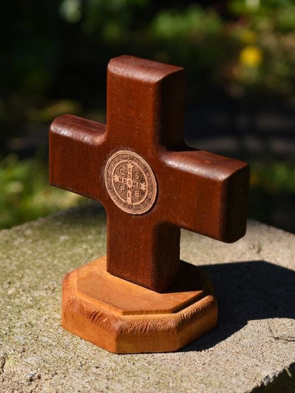 Producto - Cruz Medalla San Benito con base Hexagonal - 0