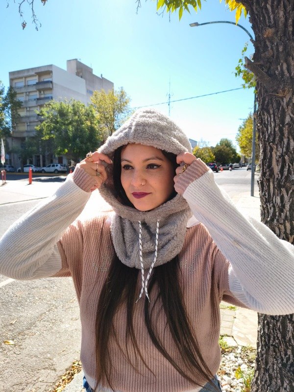 Producto - Cuellito peluche gris claro