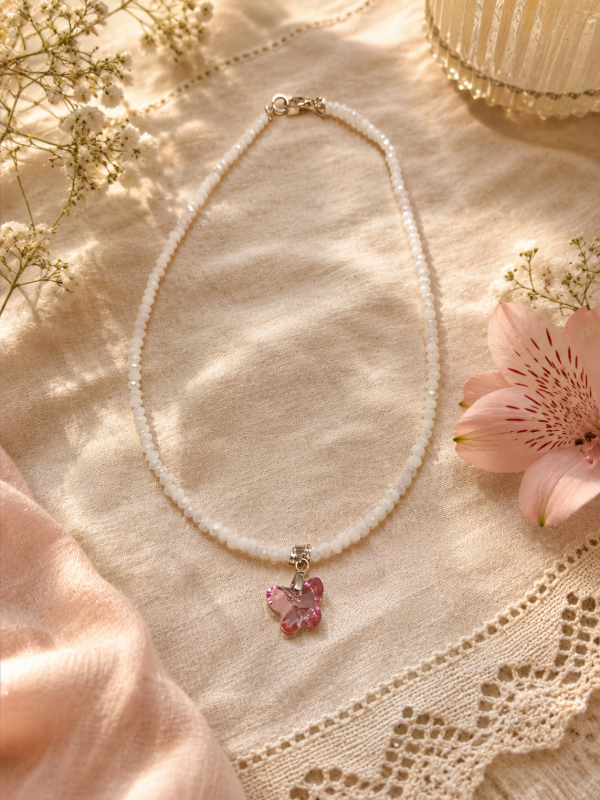 Producto - Collar Rosita en blanco en blanco