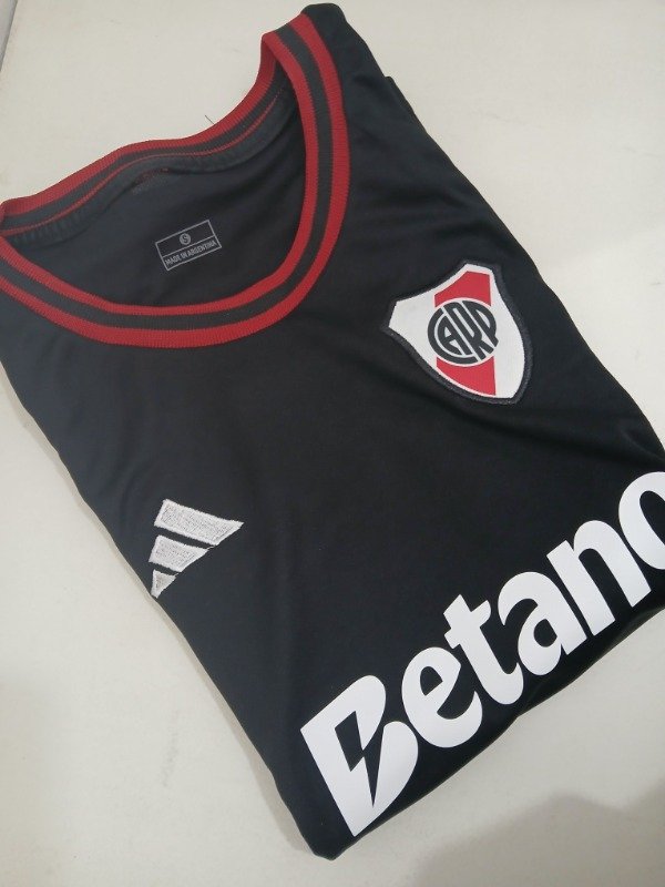 Producto - Musculosa river negra