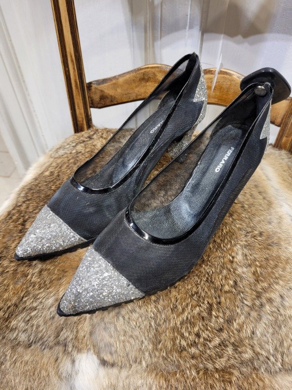 Producto - Stilettos FERRARO negros con brillos plateados Talle 40 - PRECIO: 36X