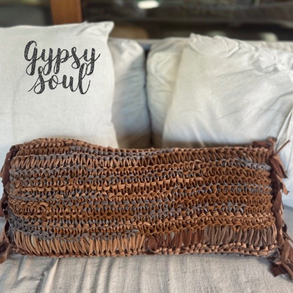 Producto - Almohadon cilindro marrón