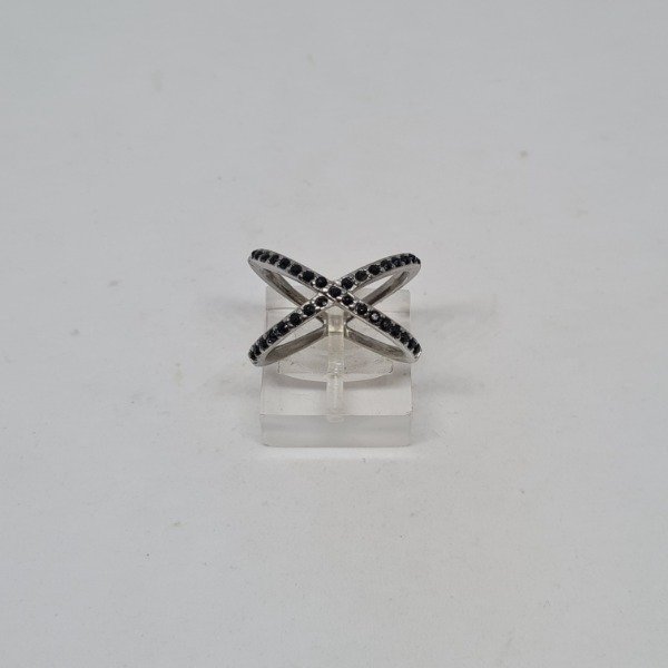 Producto - Anillo cruzado cubic negro