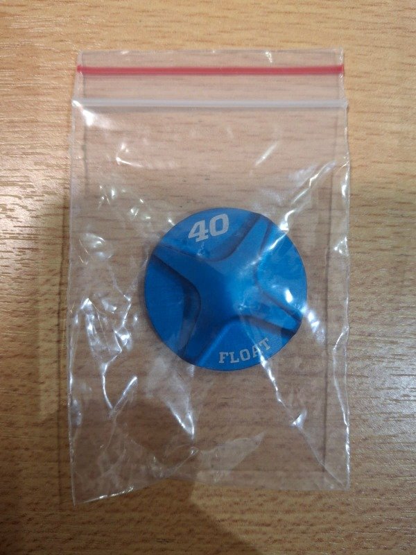 Producto - Tapa de Aire Original Fox 40 Float  Aluminio CNC (Celeste Anodizado)
