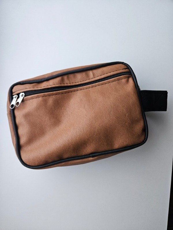 Producto - NECESER ECOCUERO DOBLE CIERRE MARRON