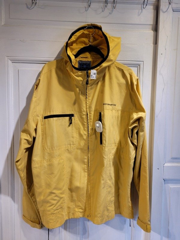 Producto - Campera KEVINGSTON amarilla rompevientos- Talle XL- 90x