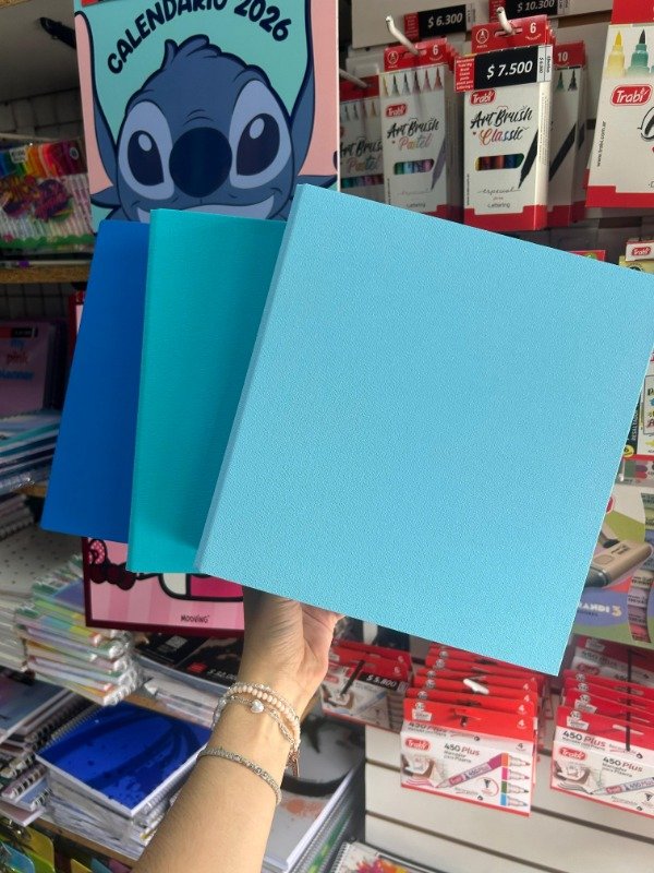 Producto - Carpeta A4 Forrada Azules Celestes (Lomo ancho)