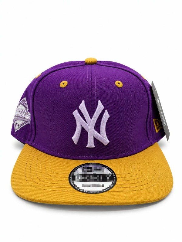 Producto - Gorra plana visera amarillo copa violeta logotipo ny lila