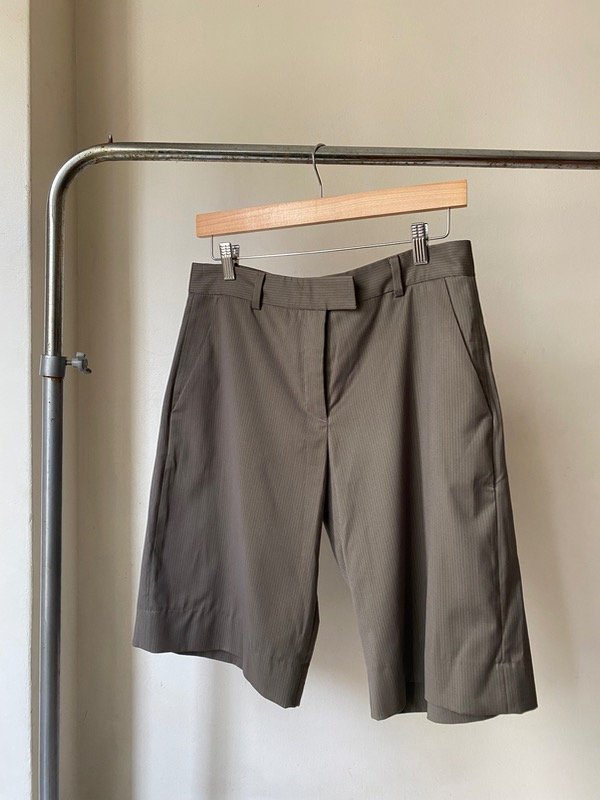 Producto - Bermudas Ay not dead