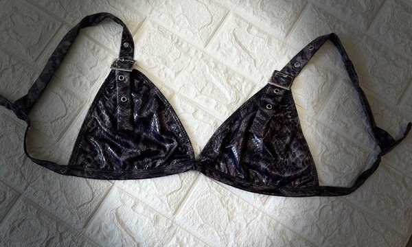 Producto - Top reptil engomado c/hebillas