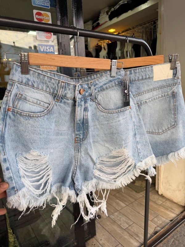 Producto - Short rígido con roturas /cintura alta - 0