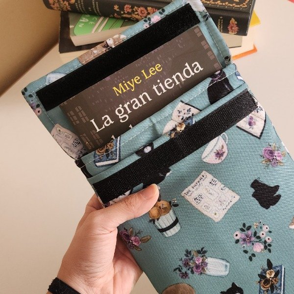 Producto - Funda para libros mediana Gatitos Verdes IMPERMEABLE - 0