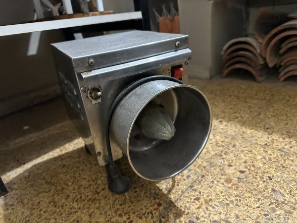 Producto - EXPRIMIDOR ELECTRICO INDUSTRIAL PARA GASTRONOMIA #12097