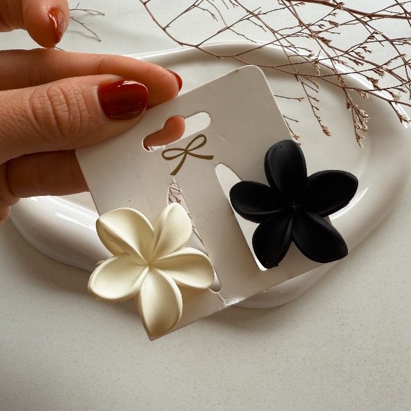 Producto - Pack de dos flores hawaianas negra y crudo