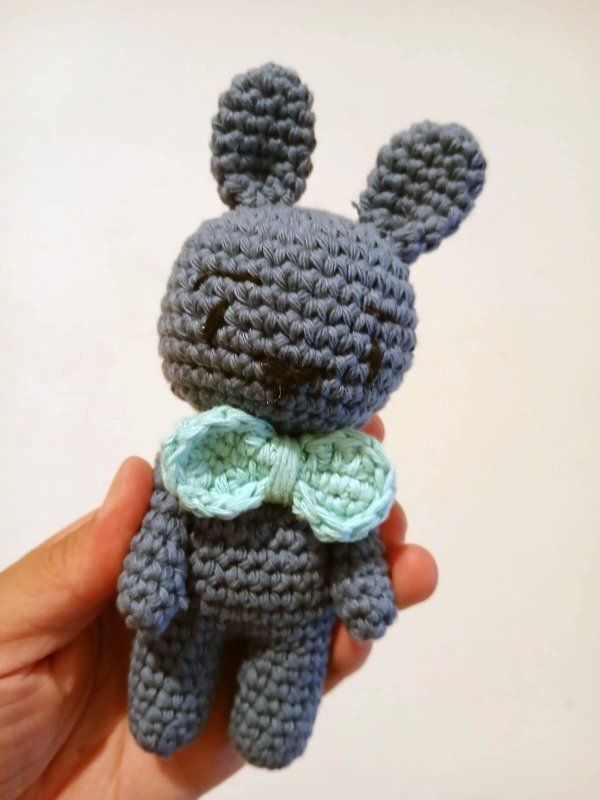 Producto - Conejo Azul Moño Celeste- Amigurumi - Tejido a Crochet