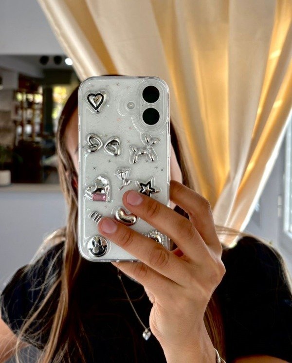 Producto - Funda CHARMS (Iphone 16)