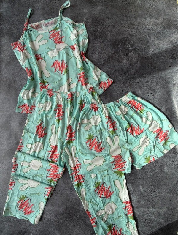 Producto - DOCENA - Pijama de dama estampados, 3 piezas (muscu+short+pantalon) - 1