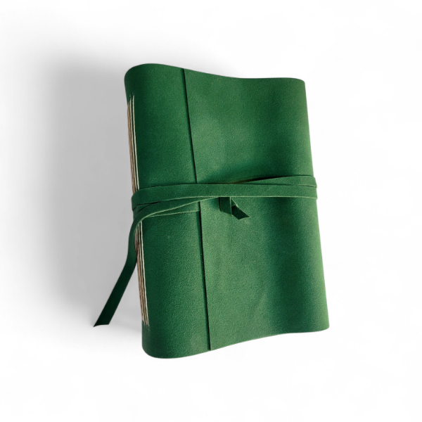 Producto - Bitácora A6 (11x15) de Gamuza Ecocuero Verde