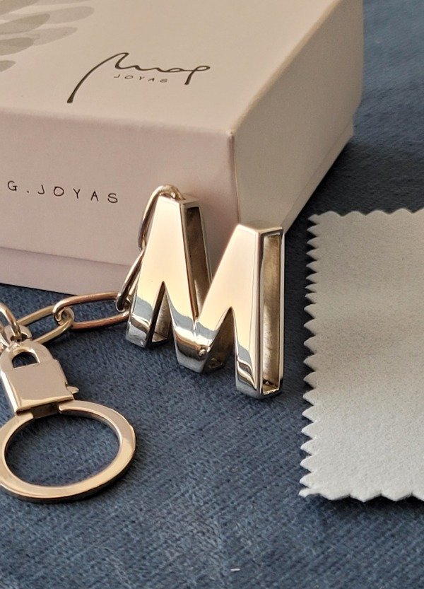 Producto - Llavero Letra en galería