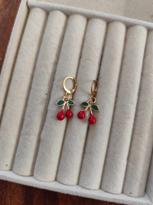 Producto - Aros argolla cherry cierre ciego. Acero dorado.