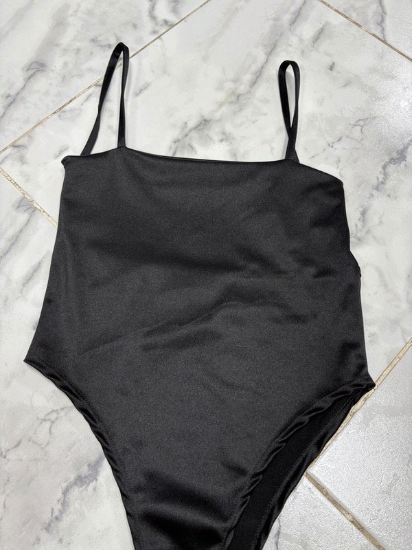 Producto - Body satén básico