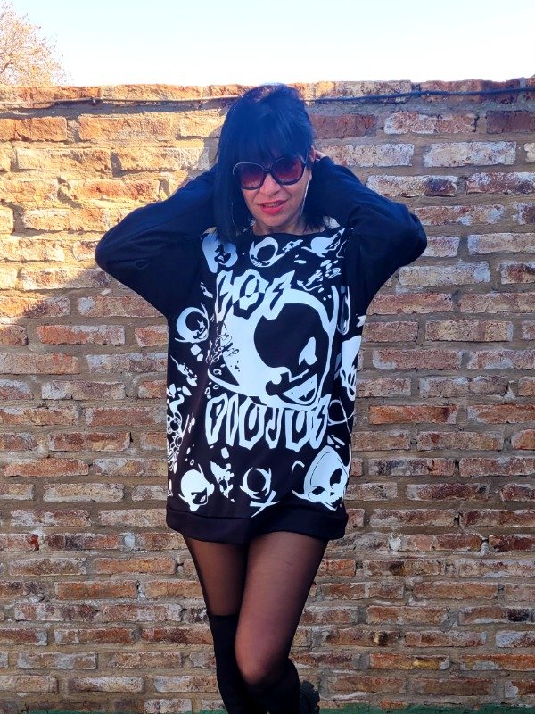 Producto - BUZO LARGO UNISEX Los piojos
