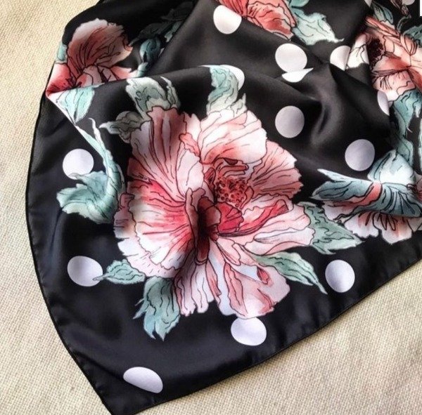 Producto - Pañuelo Lunares Negro