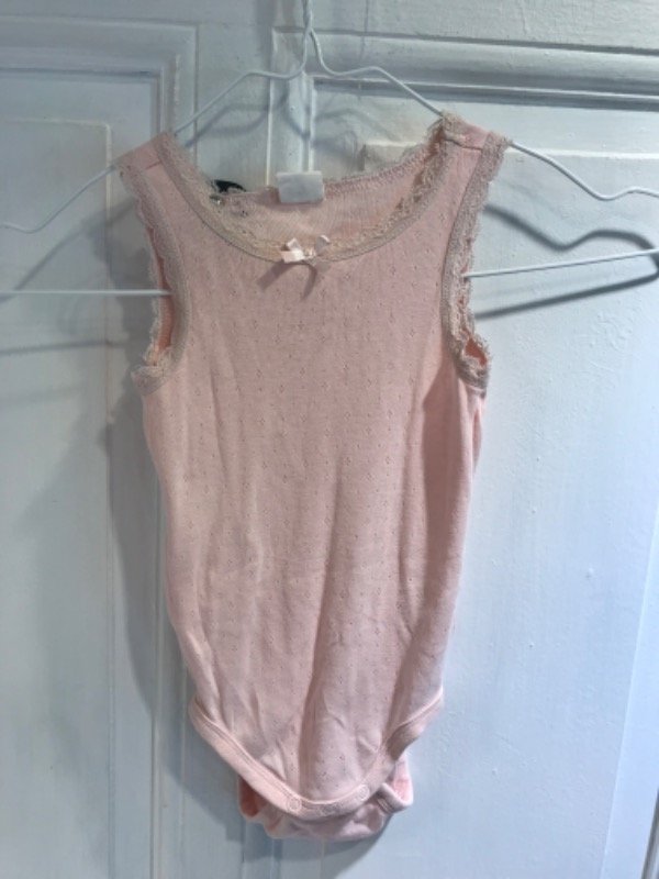 Producto - Body HyM rosa calado y encaje- Talle 6/9 meses- PRECIO: 5x