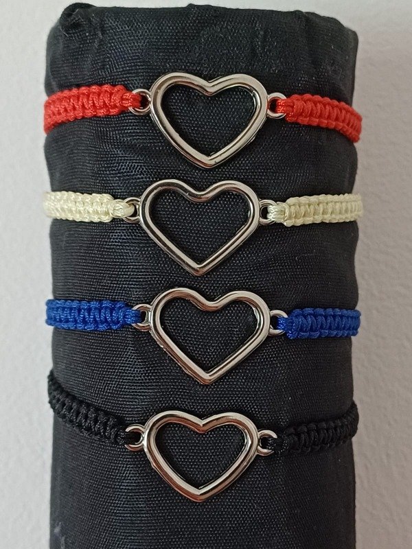Producto - Pulsera tejida corazón