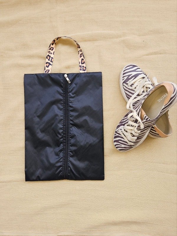 Producto - Zapatero Negro Tira Animal Print