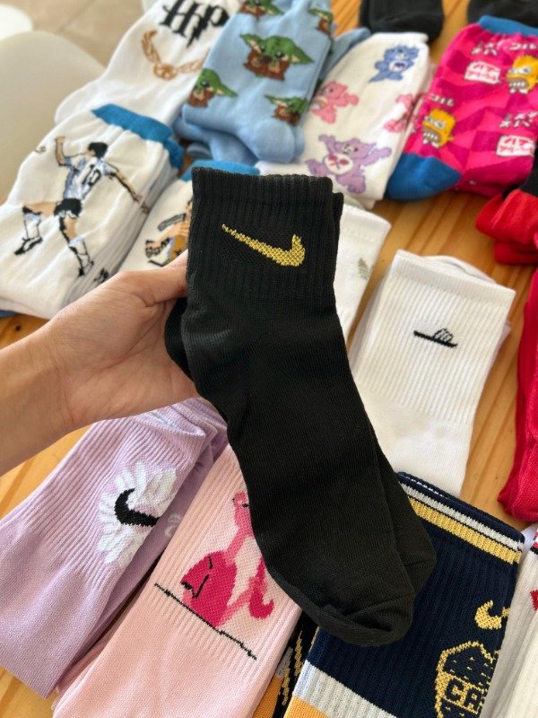 Producto - NIKE NEGRO PIPA DORADA SOQ ALTO