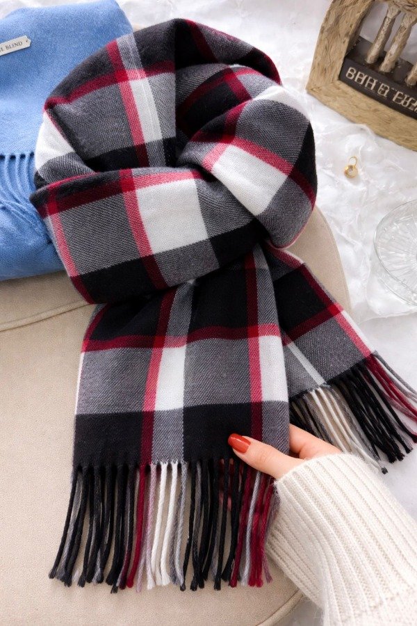 Producto - RUANA - NEGRO / ROJO