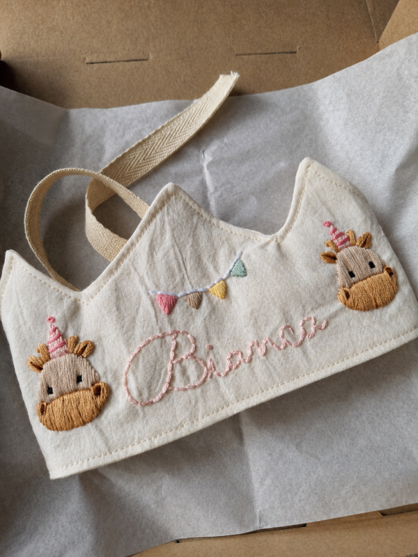 Producto - Corona bordada personalizada