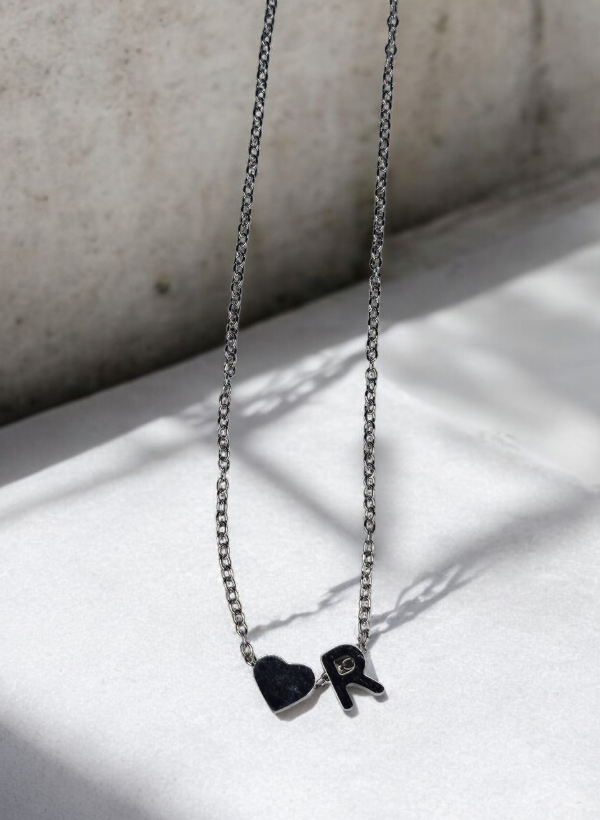 Producto - Collar inicial R corazon