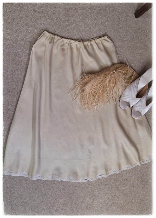 Producto - Falda Enagua antigua color vainilla T. S - 0