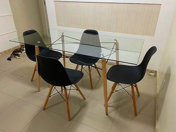 Producto - Mesa eames vidrio  y 4 sillas