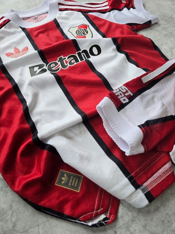Producto - Camiseta River Plate Alternativa Almada Niño PREMIUM - 4