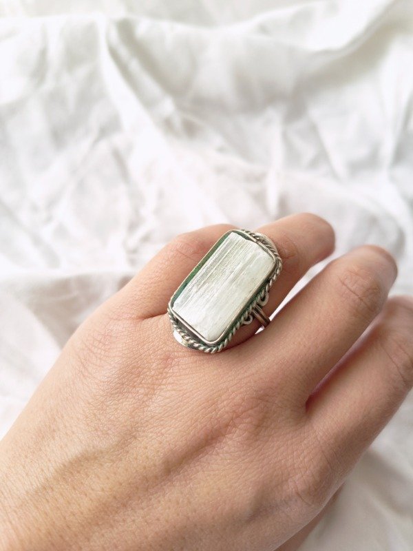 Producto - Anillo regulable de Selenita blanca